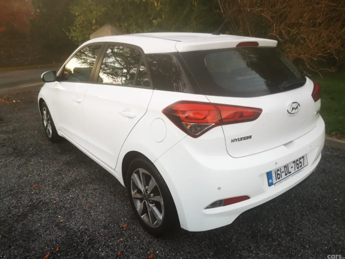 Hyundai i20 Hatchback, Petrol, 2016, White
