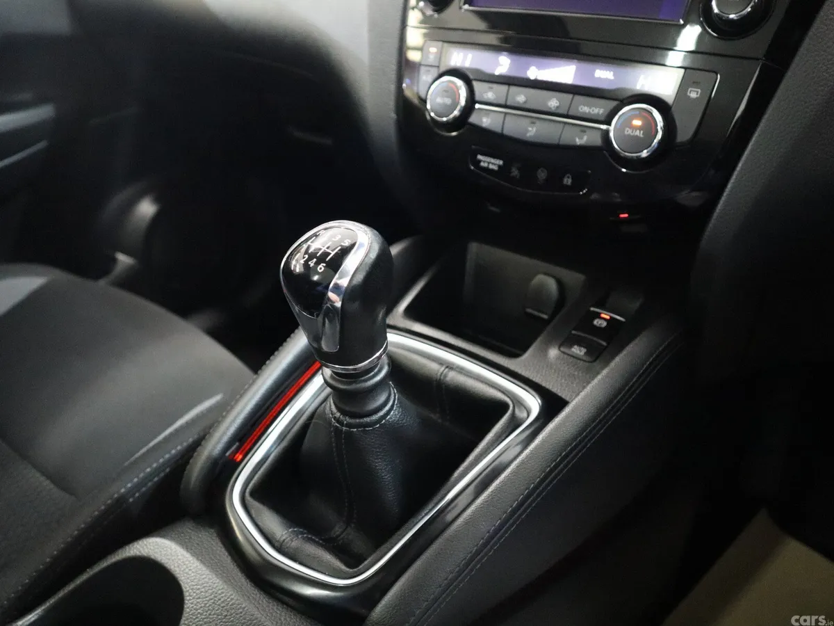 Nissan Qashqai MPV, Petrol, 2019, Grey