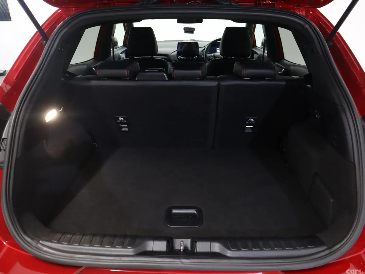 Ford Puma MPV, Petrol Hybrid, 2023, Red