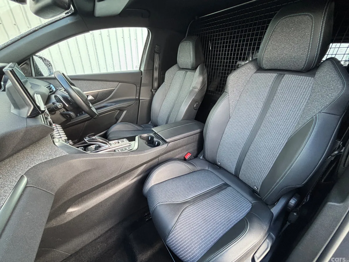 Peugeot 3008 Van, Diesel, 2023, Grey