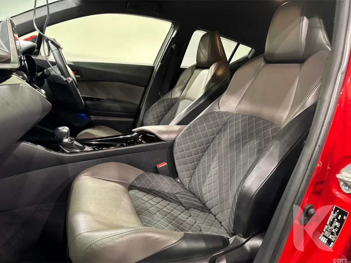 Toyota C-HR SUV, Petrol Hybrid, 2020, Red