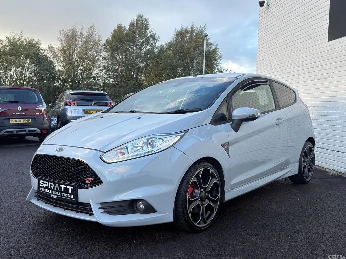 Ford Fiesta Hatchback, Petrol, 2017, Grey