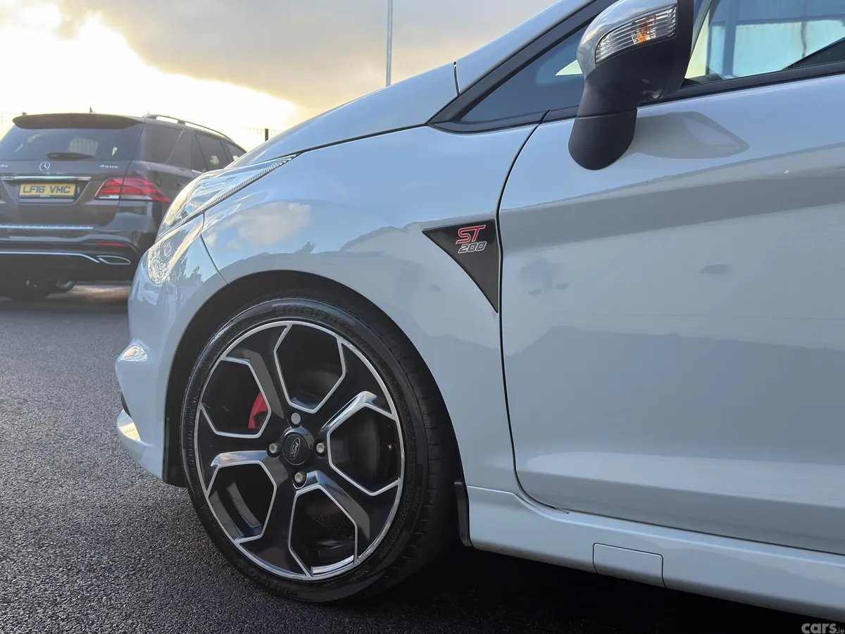 Ford Fiesta Hatchback, Petrol, 2017, Grey