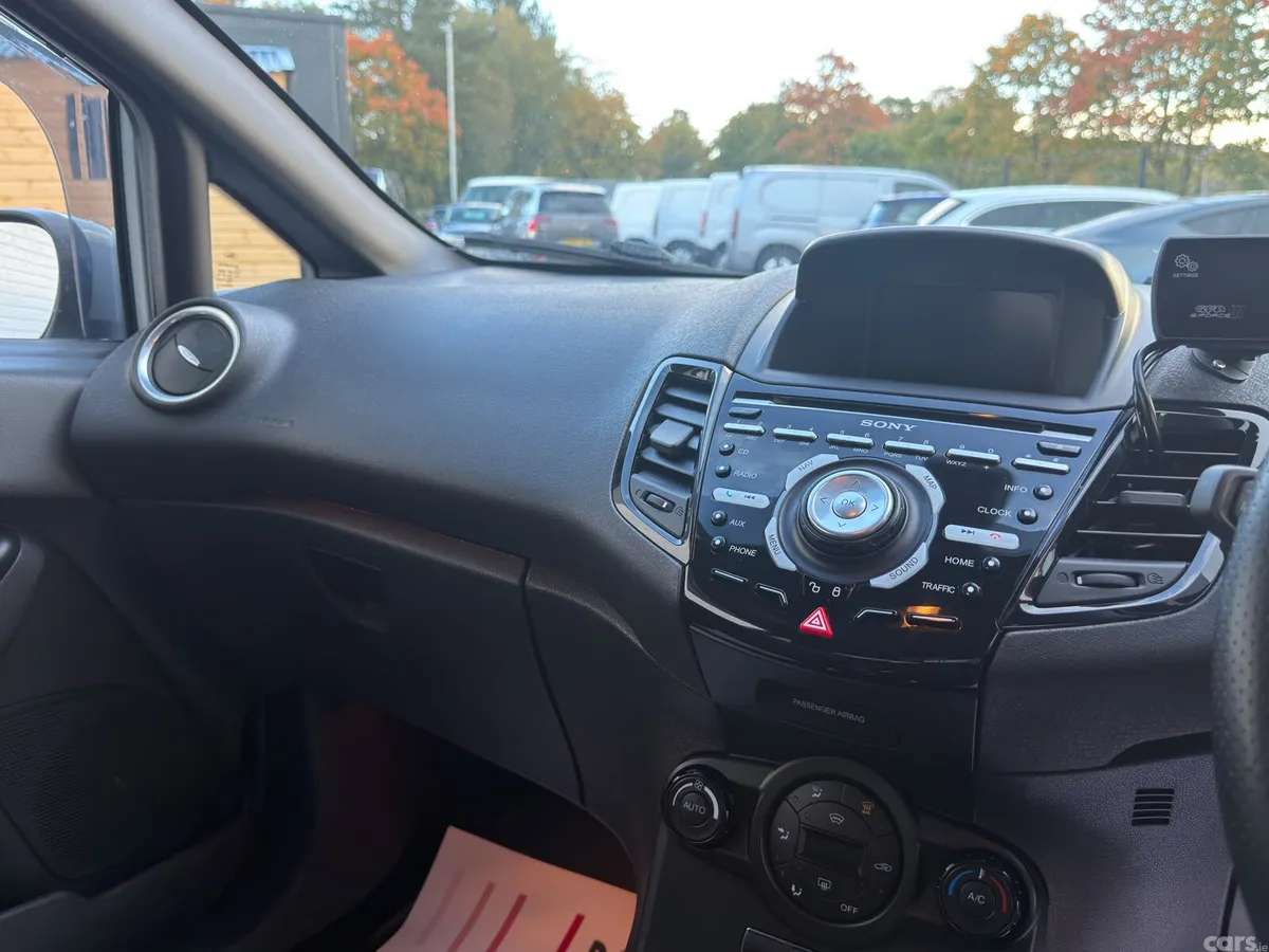 Ford Fiesta Hatchback, Petrol, 2017, Grey