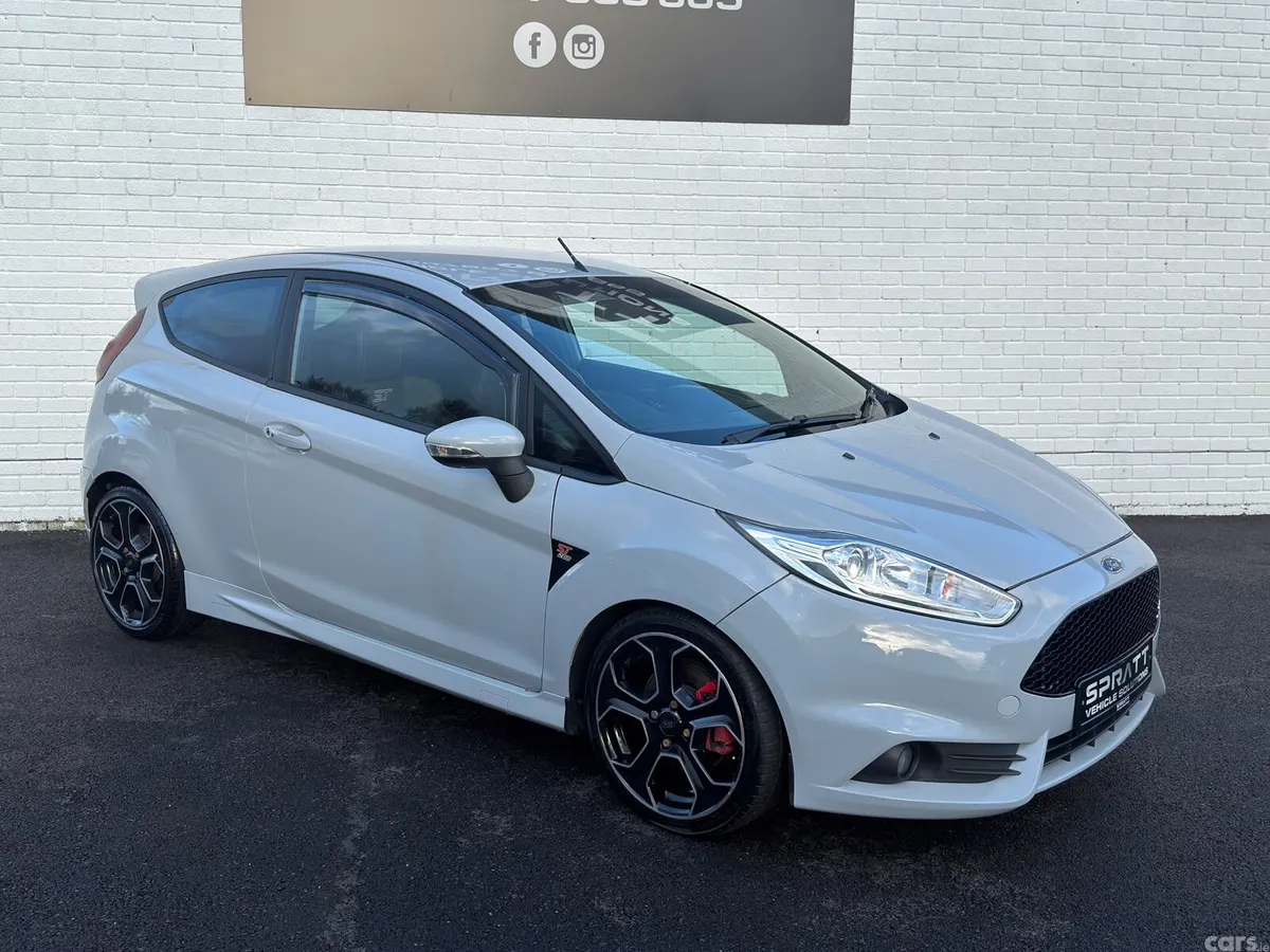 Ford Fiesta Hatchback, Petrol, 2017, Grey