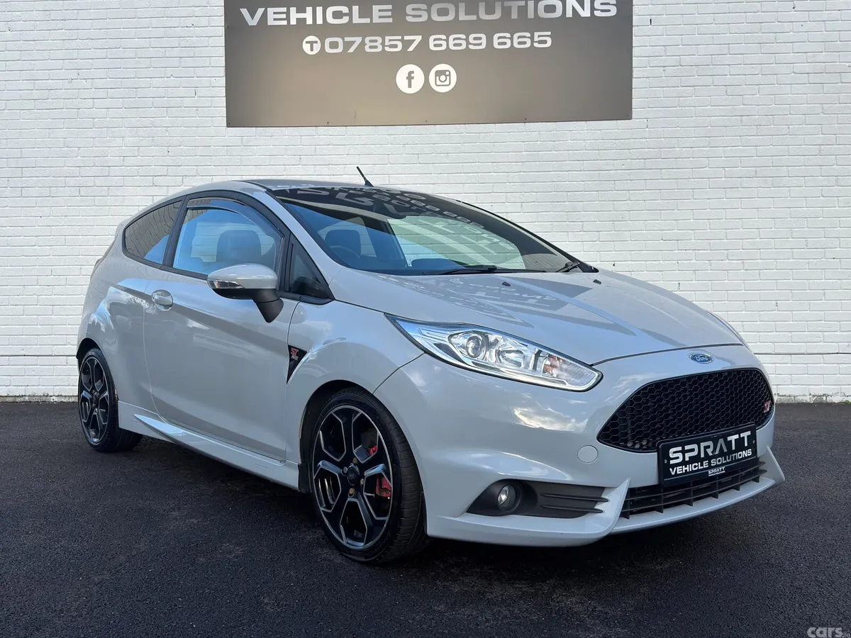 Ford Fiesta Hatchback, Petrol, 2017, Grey