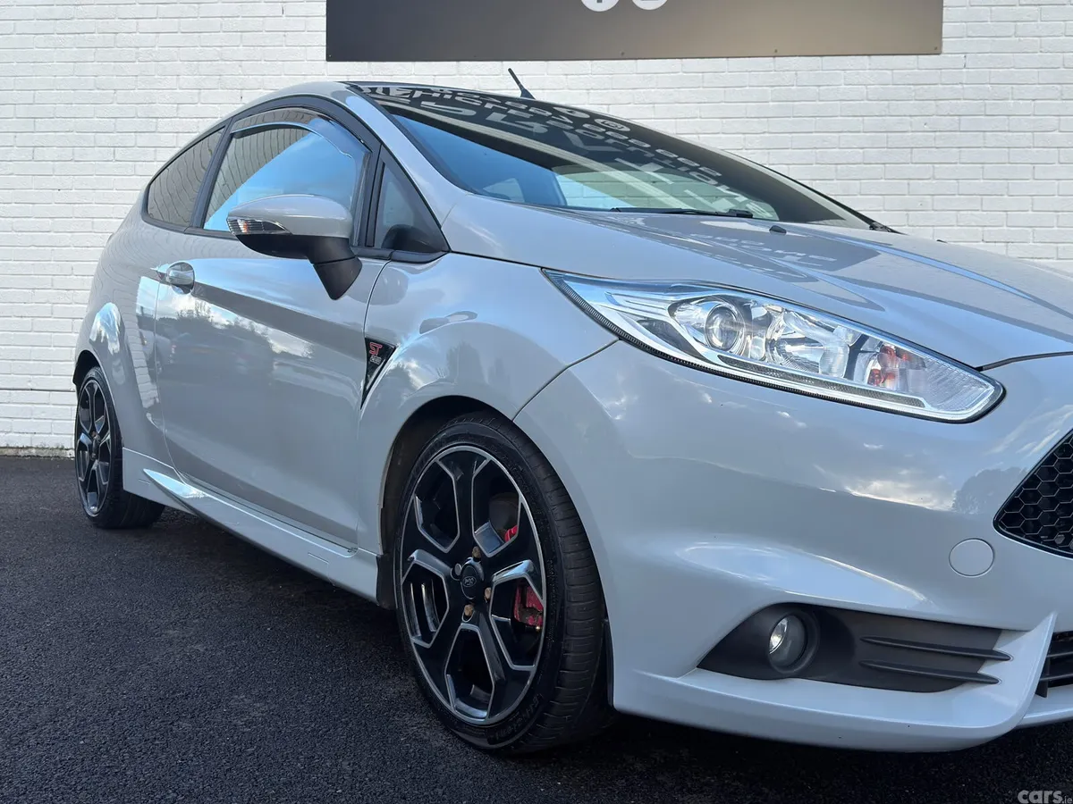 Ford Fiesta Hatchback, Petrol, 2017, Grey