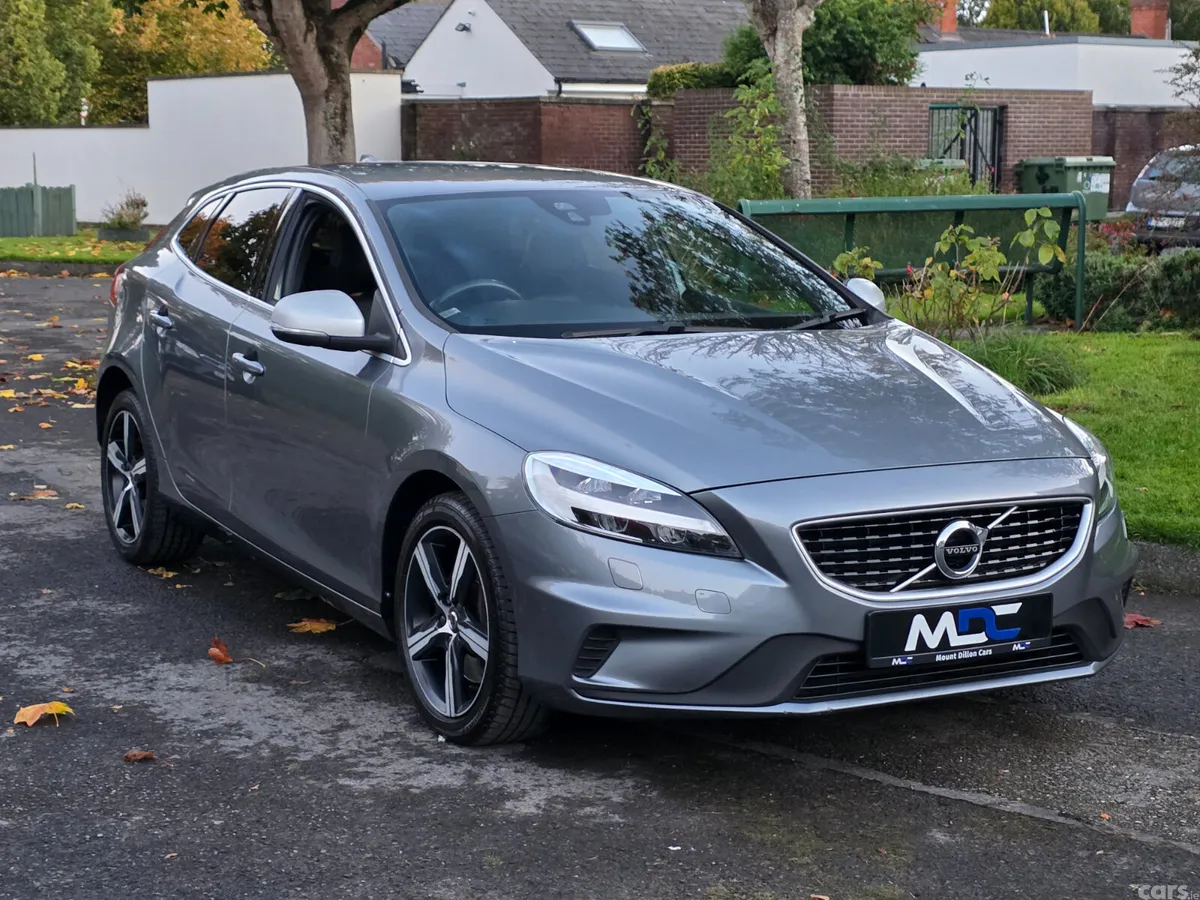 Volvo V40 Hatchback, Diesel, 2018, Grey