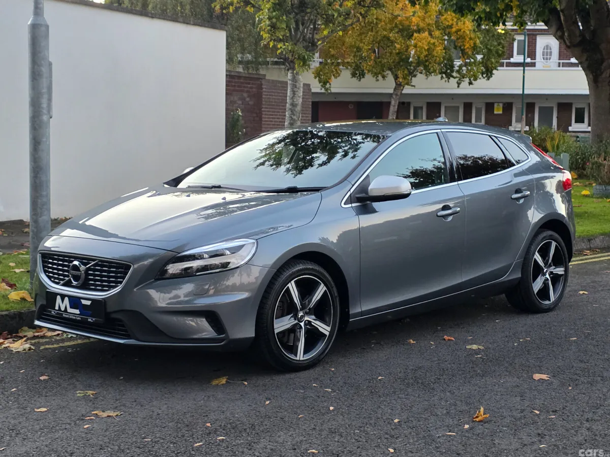 Volvo V40 Hatchback, Diesel, 2018, Grey