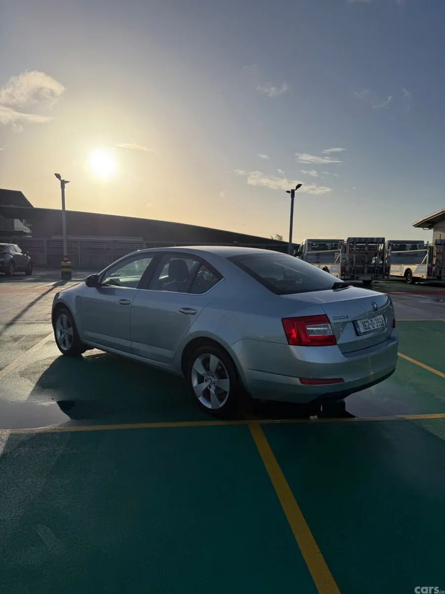 Skoda Octavia Saloon, Petrol, 2016, Silver