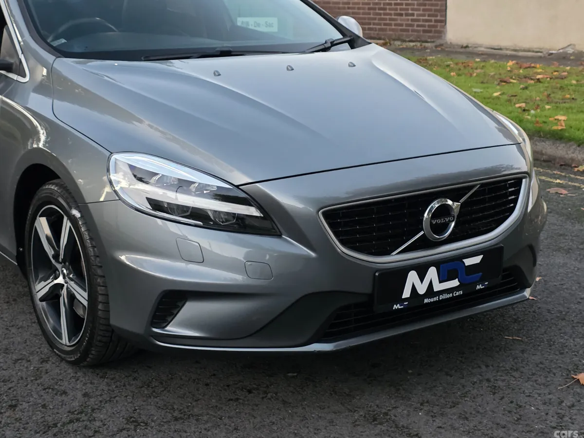 Volvo V40 Hatchback, Diesel, 2018, Grey