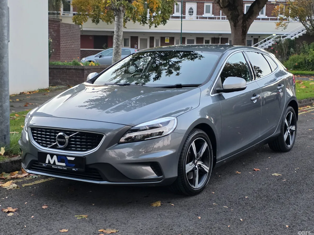 Volvo V40 Hatchback, Diesel, 2018, Grey