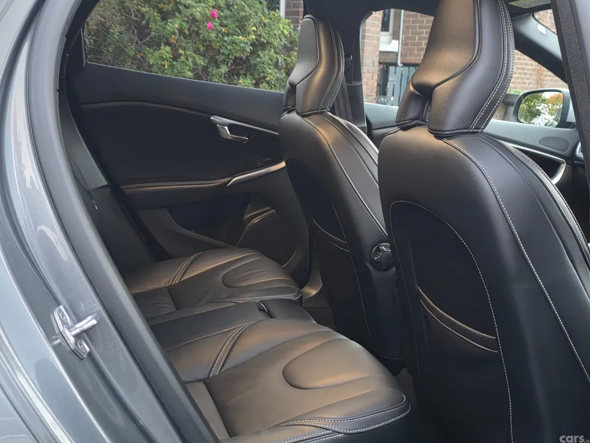 Volvo V40 Hatchback, Diesel, 2018, Grey