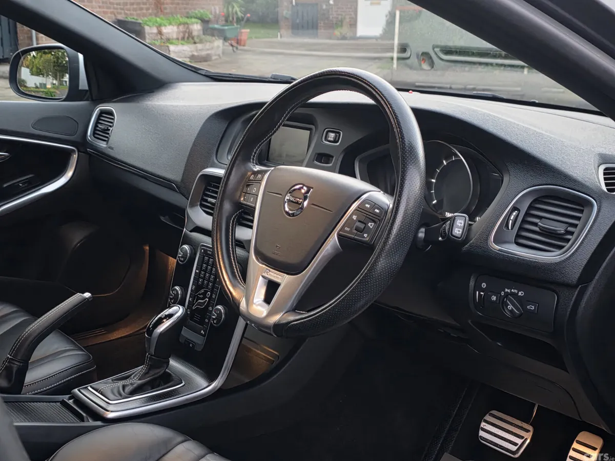 Volvo V40 Hatchback, Diesel, 2018, Grey