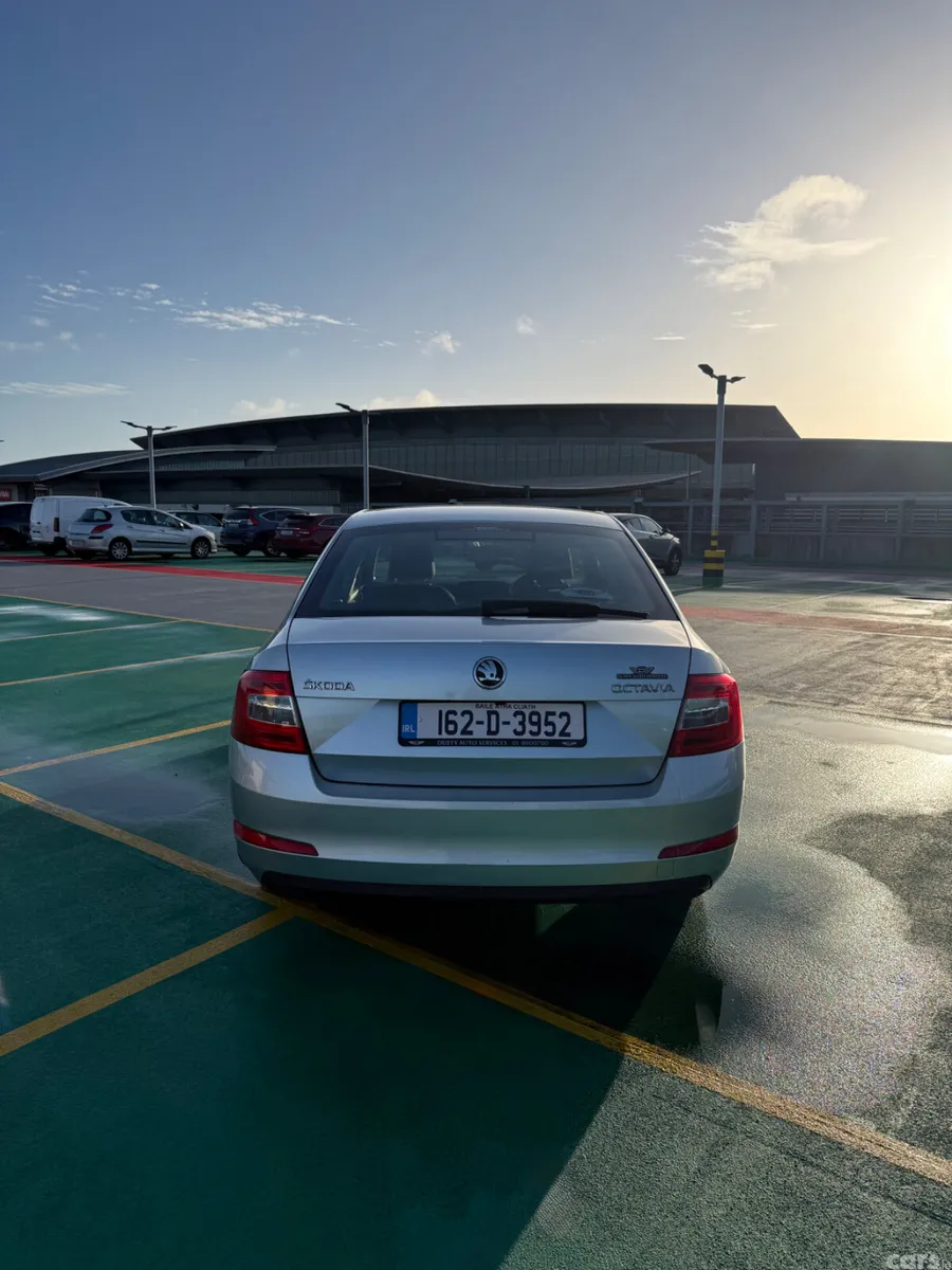 Skoda Octavia Saloon, Petrol, 2016, Silver