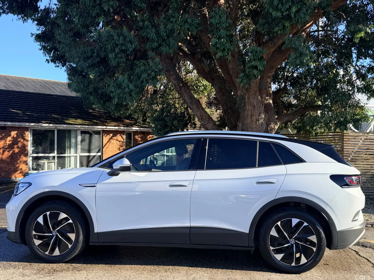 Volkswagen ID.4 Estate, Electric, 2023, White