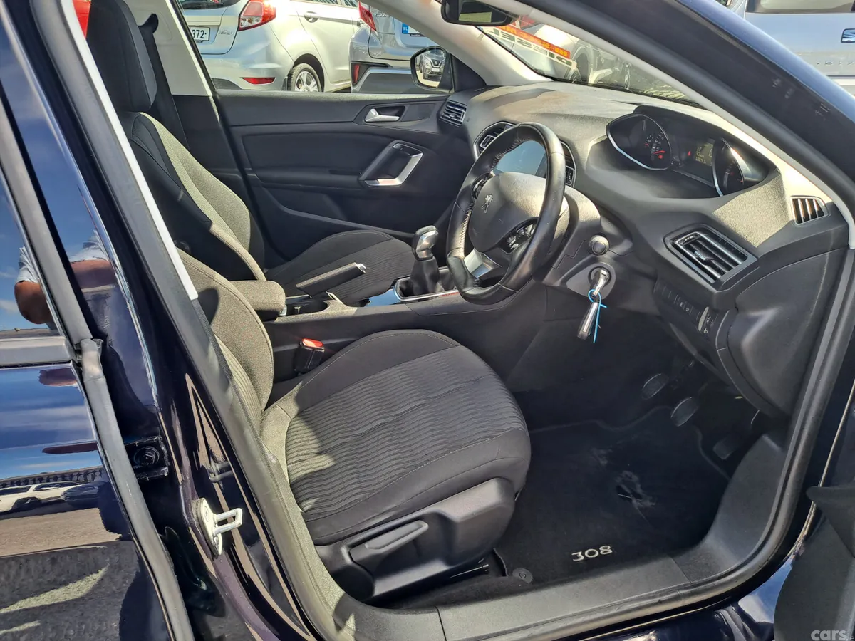 Peugeot 308 Hatchback, Diesel, 2018, Blue