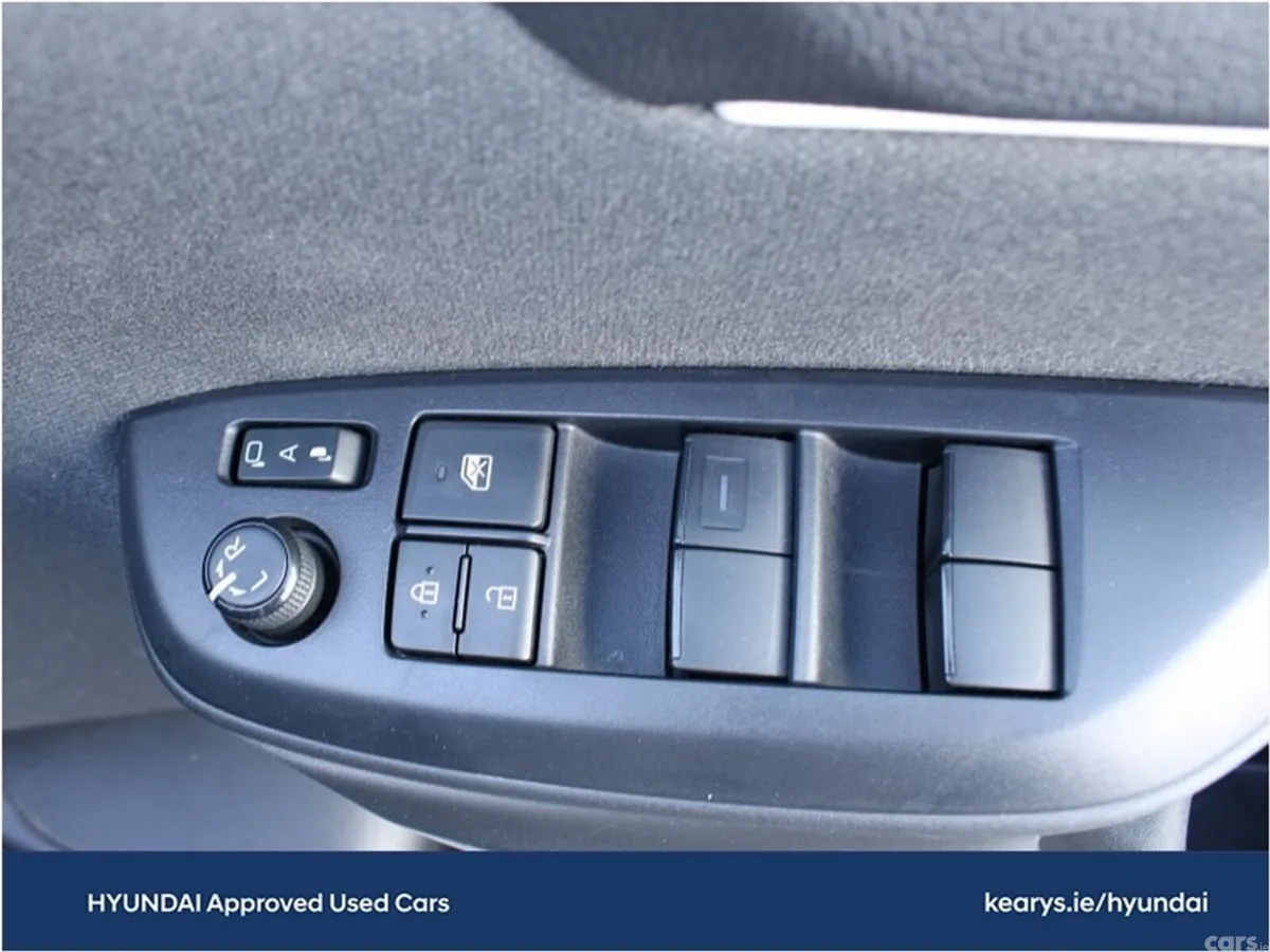 Toyota Yaris Hatchback, Petrol Hybrid, 2022, 