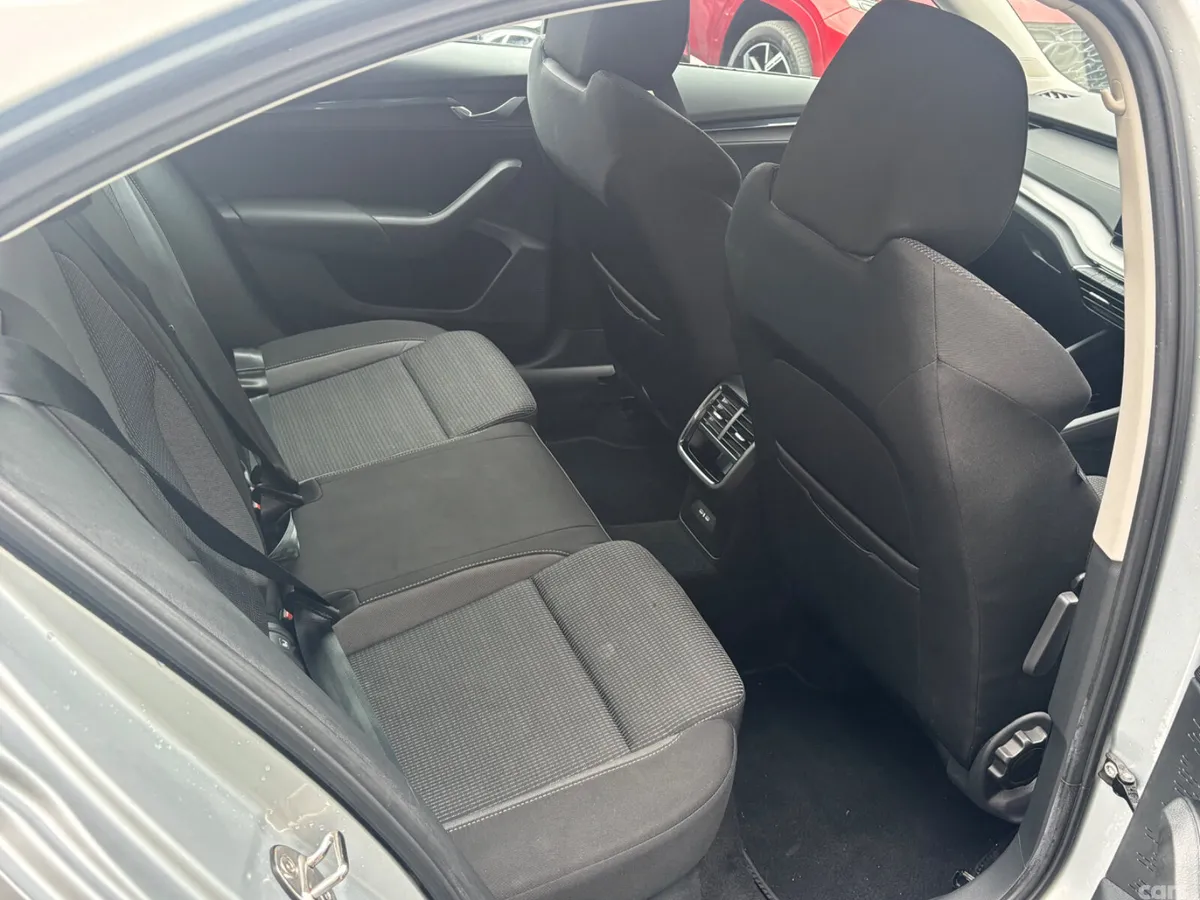 Skoda Octavia Hatchback, Diesel, 2022, Grey