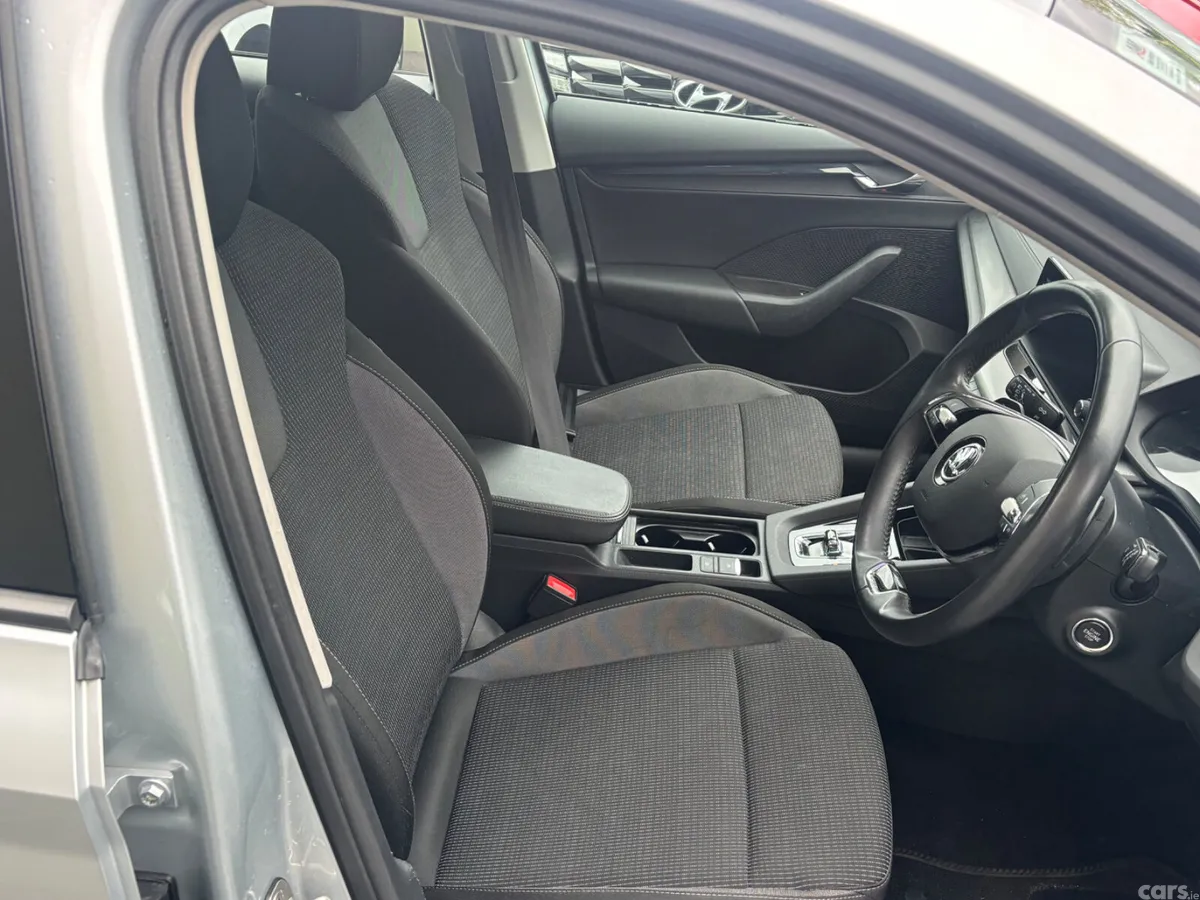 Skoda Octavia Hatchback, Diesel, 2022, Grey