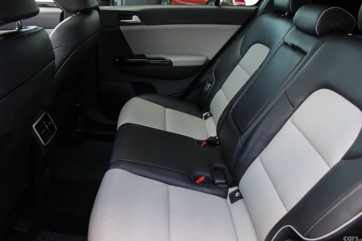 Kia Sportage SUV, Diesel, 2017, Red