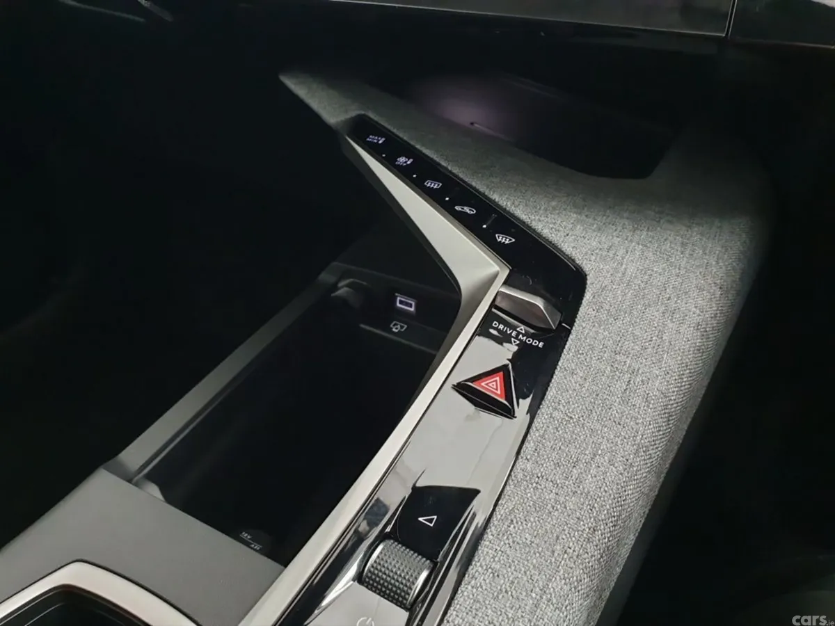 Peugeot 5008 SUV, Electric, 2025, Grey