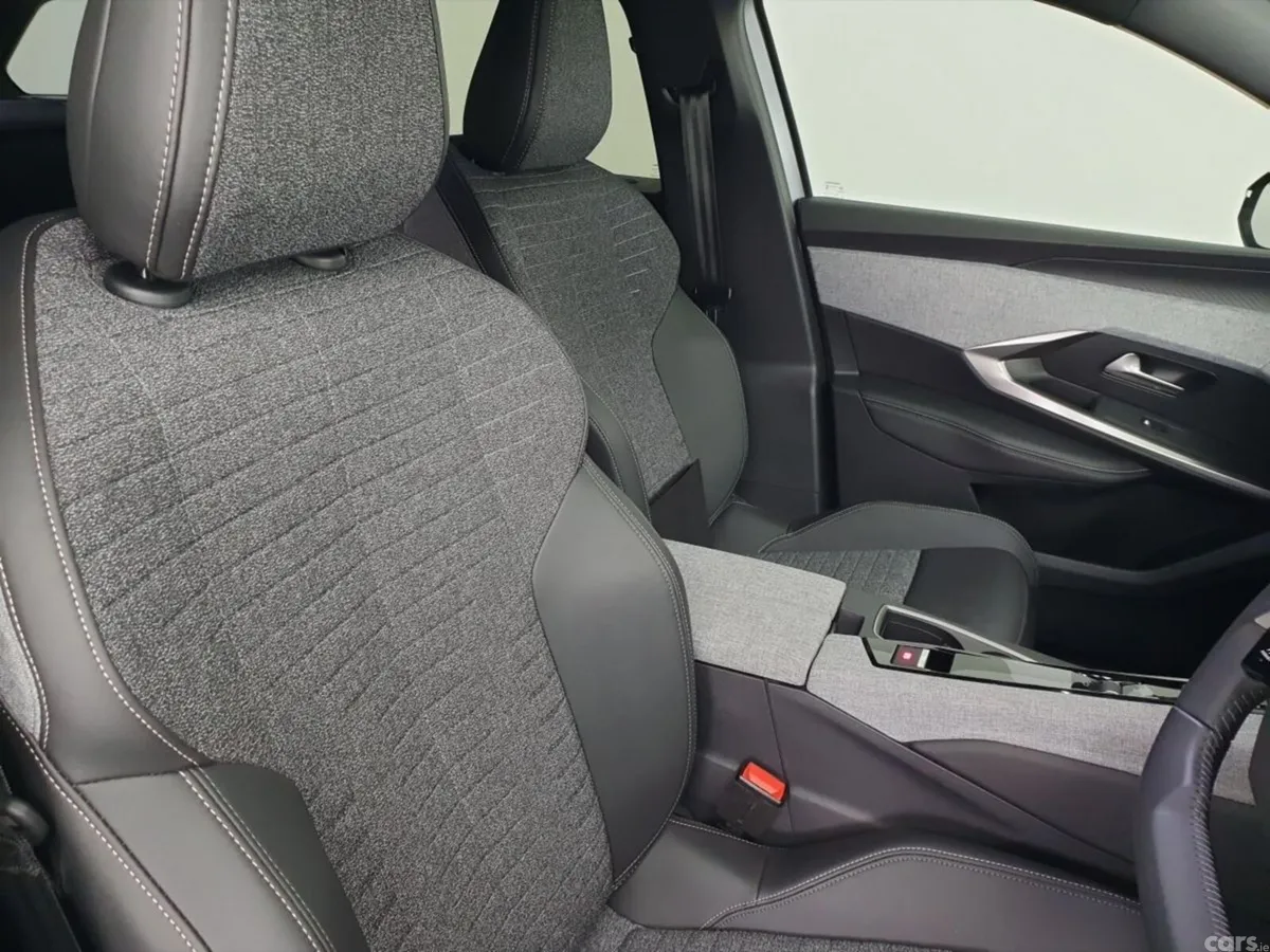 Peugeot 5008 SUV, Electric, 2025, Grey