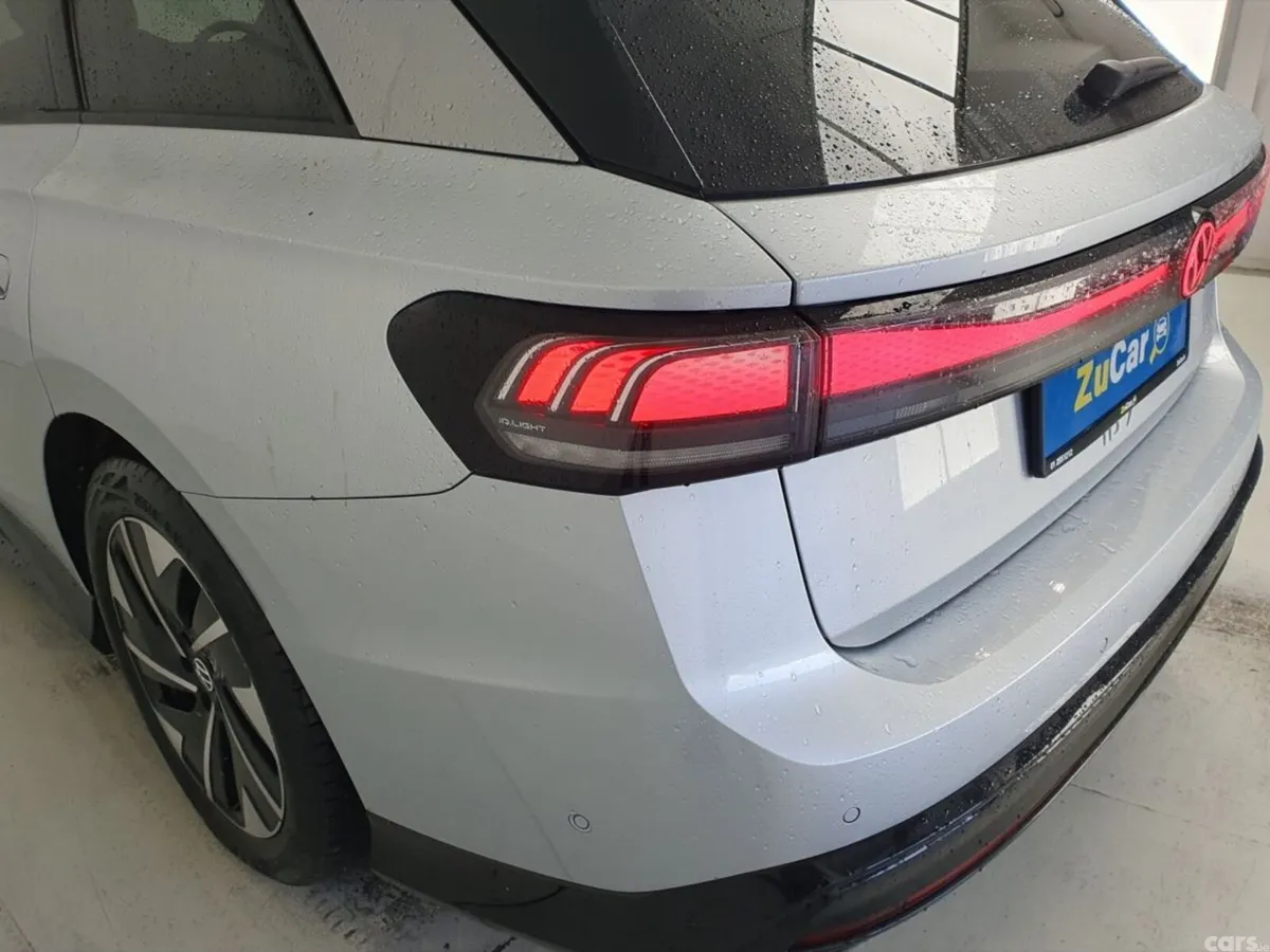 Volkswagen ID.7 Estate, Electric, 2024, Silver