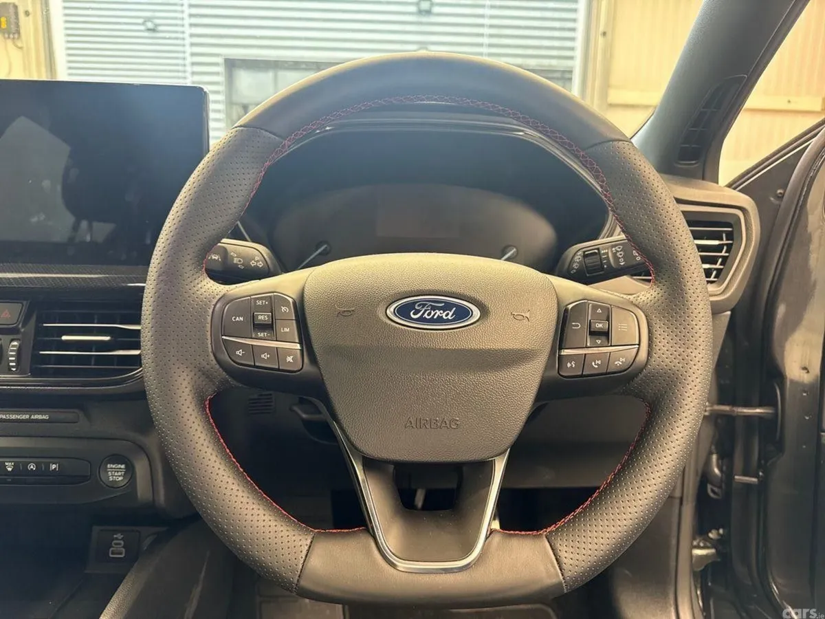 Ford Focus Hatchback, Diesel, 2025, Grey