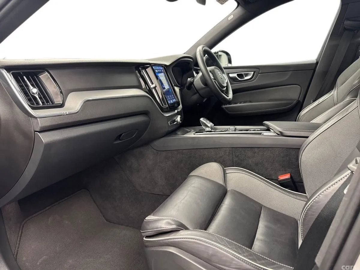 Volvo XC60 SUV, Petrol Plug-in Hybrid, 2024, Grey