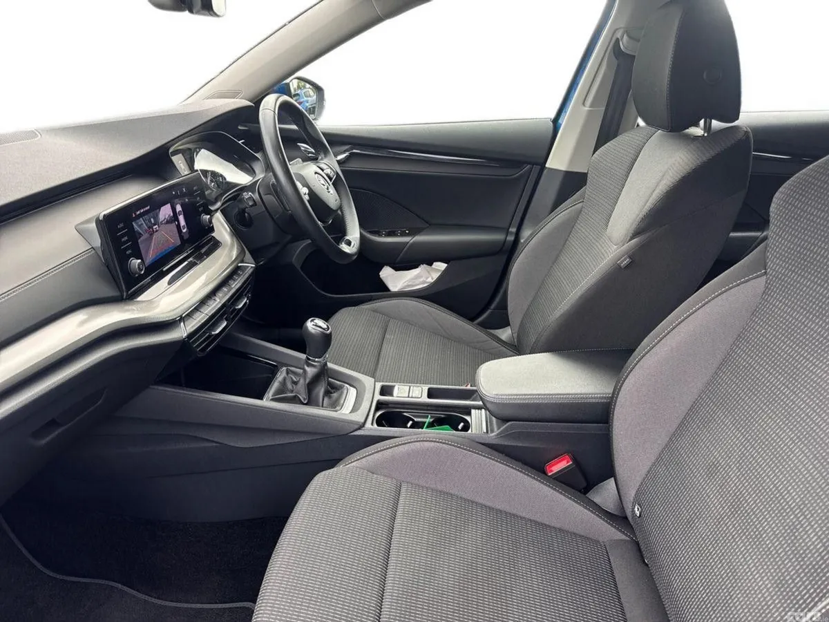 Skoda Octavia Saloon, Petrol, 2023, Blue