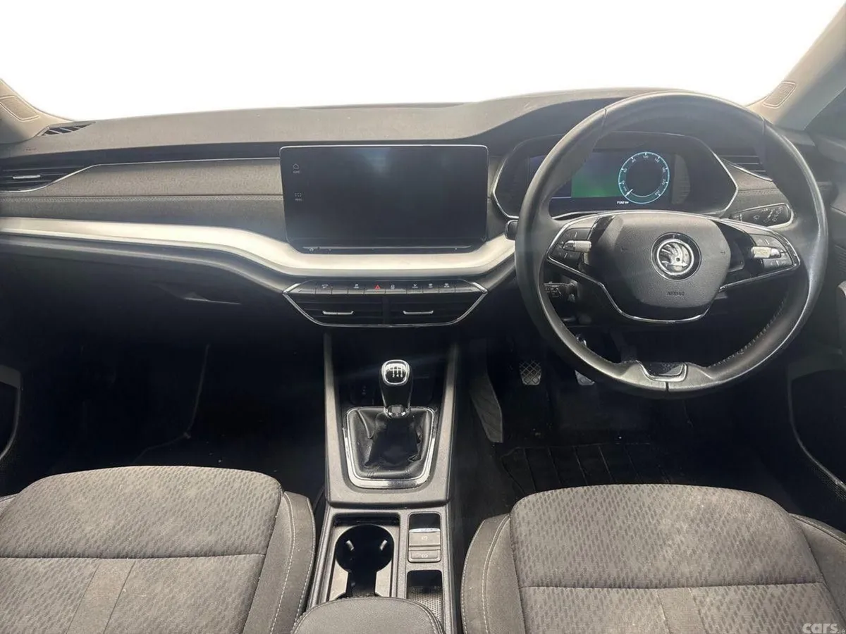 Skoda Octavia Saloon, Diesel, 2024, Grey
