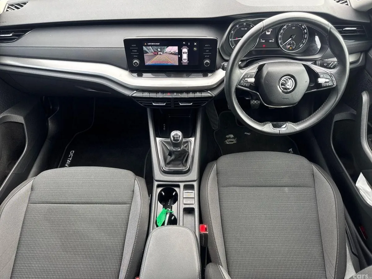 Skoda Octavia Saloon, Petrol, 2023, Blue