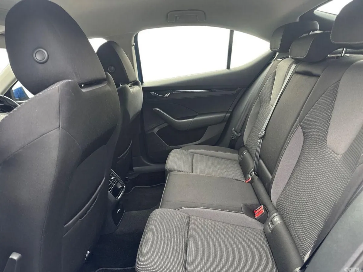 Skoda Octavia Saloon, Petrol, 2023, Blue