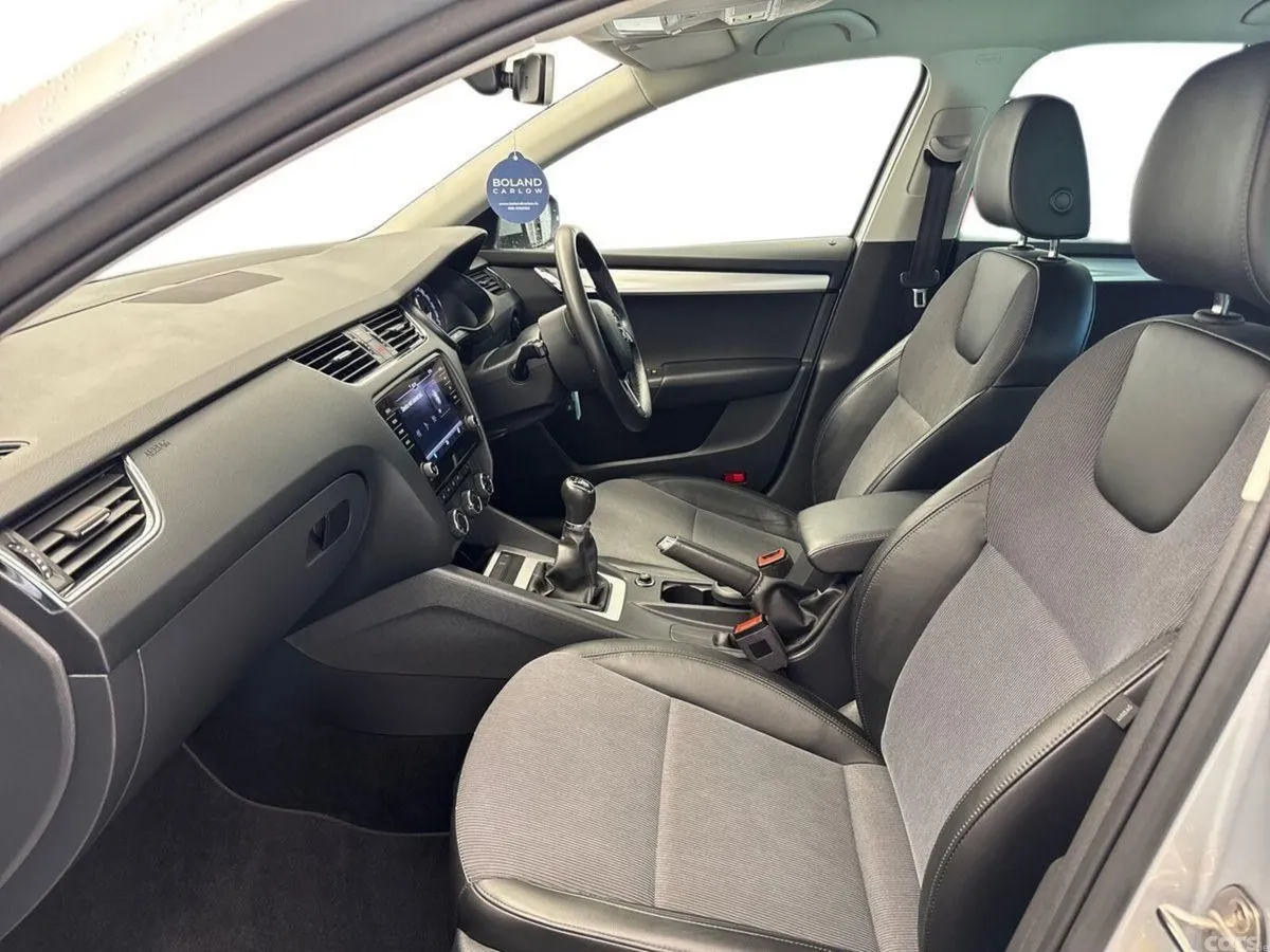 Skoda Octavia Saloon, Petrol, 2020, Grey