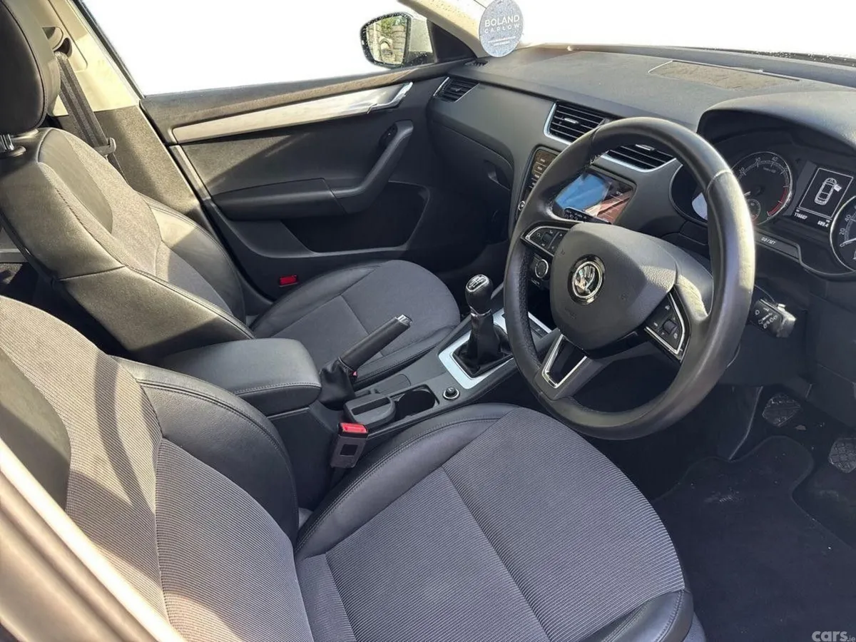 Skoda Octavia Saloon, Petrol, 2020, Grey
