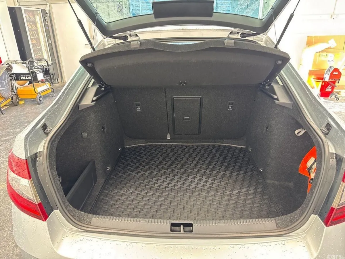Skoda Octavia Saloon, Petrol, 2020, Grey