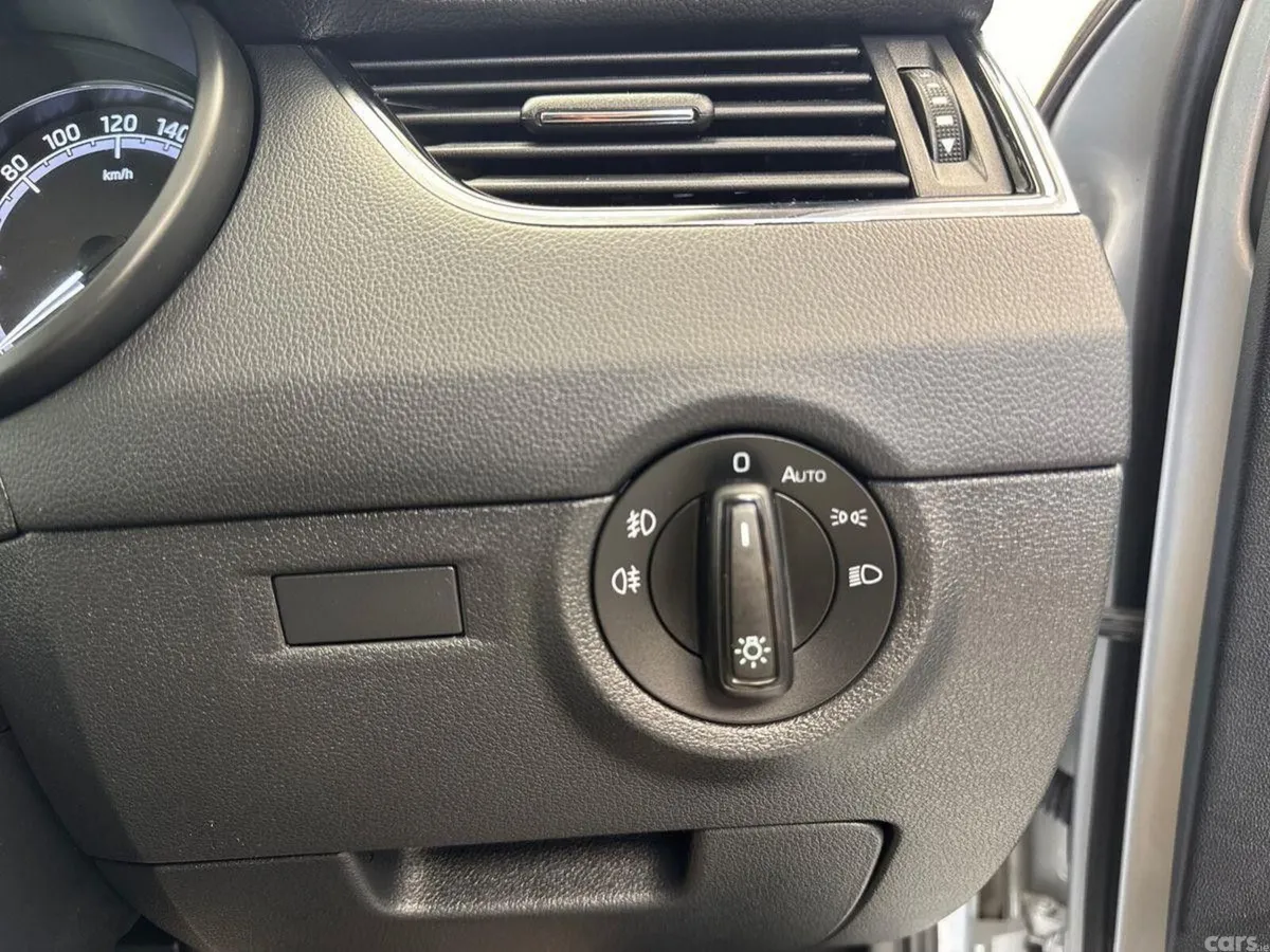 Skoda Octavia Saloon, Petrol, 2020, Grey