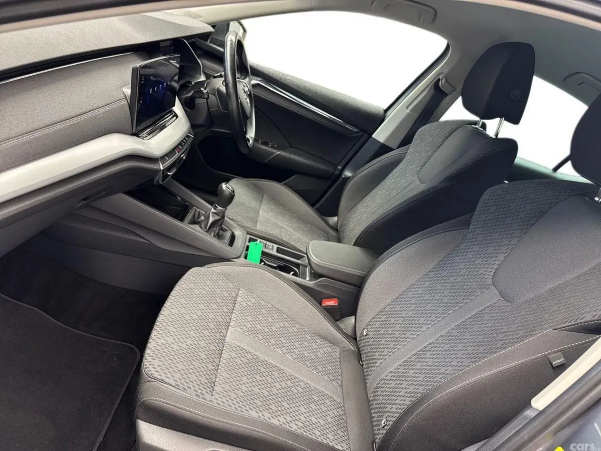 Skoda Octavia Saloon, Petrol, 2022, Grey