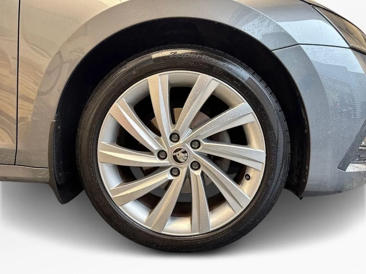 Skoda Octavia Saloon, Petrol, 2022, Grey