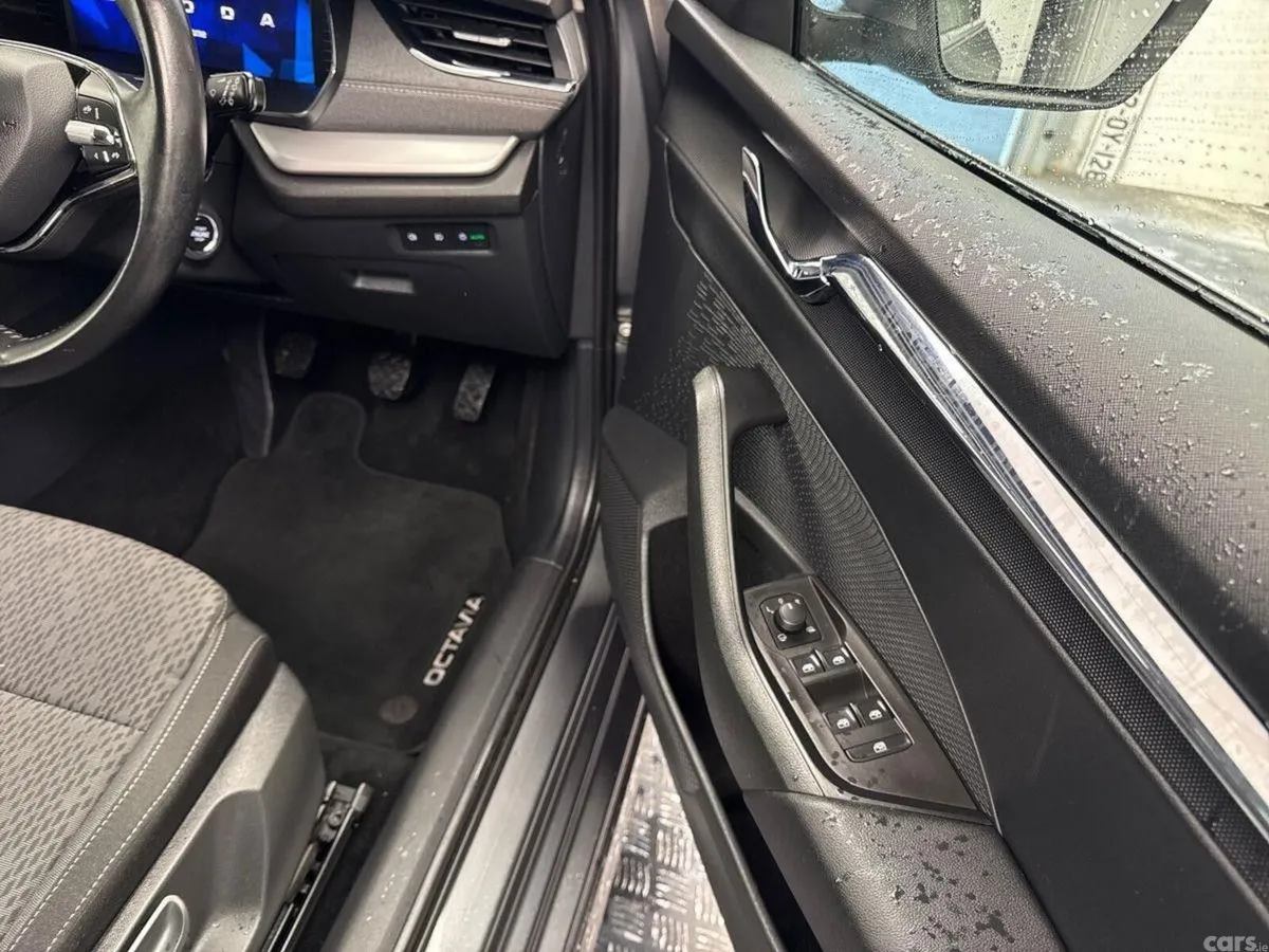 Skoda Octavia Saloon, Petrol, 2022, Grey