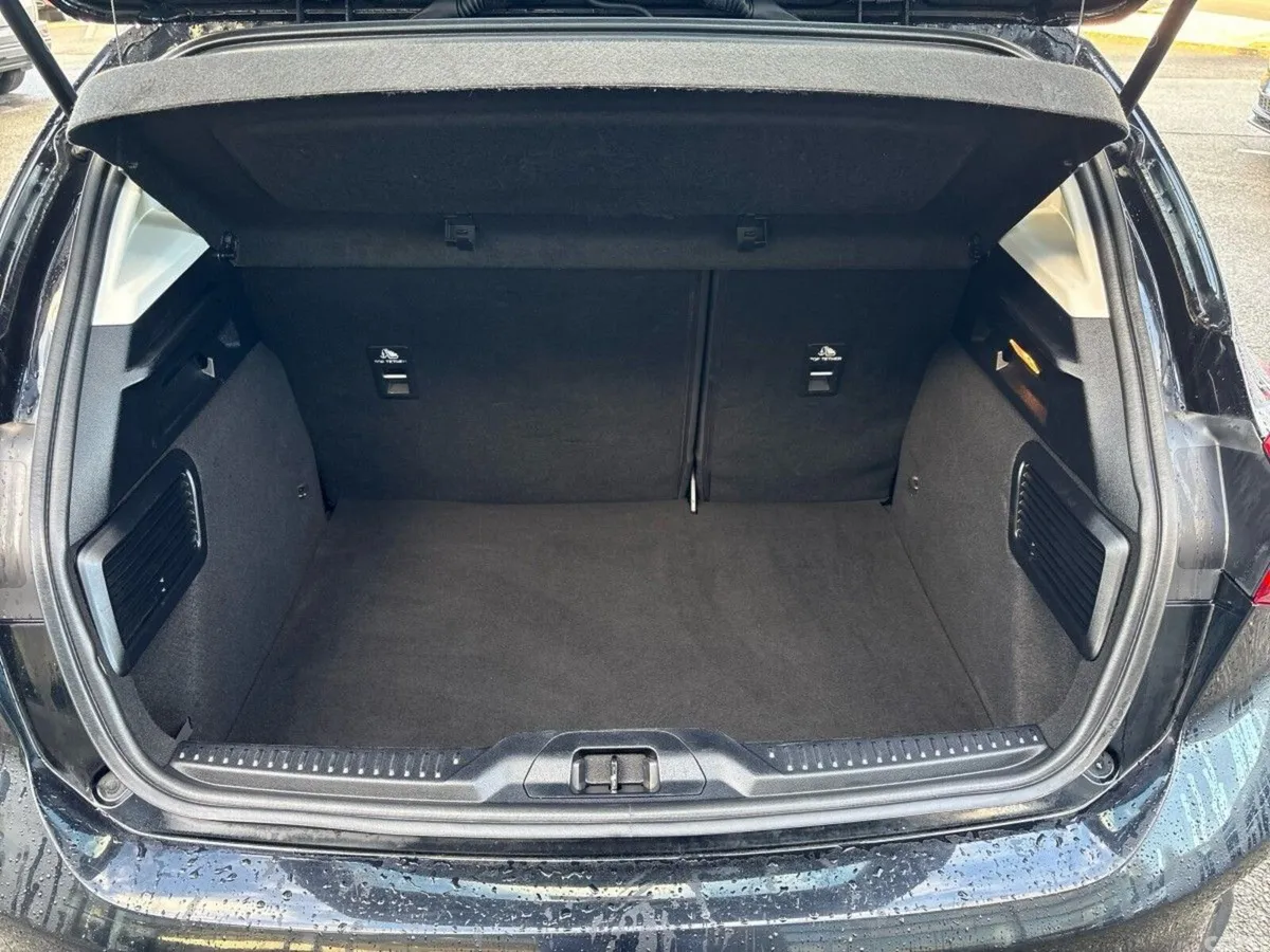 Ford Focus Hatchback, Diesel, 2023, Black