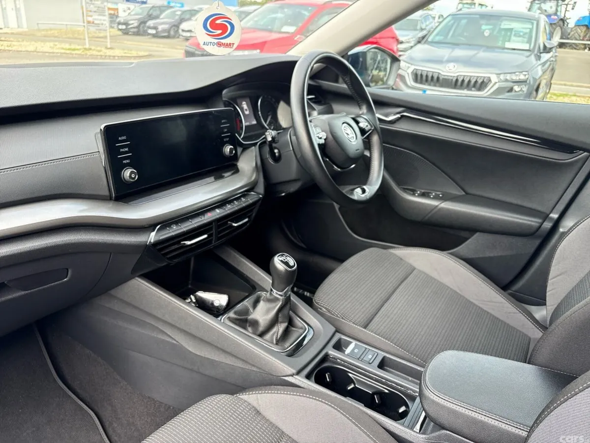 Skoda Octavia Saloon, Diesel, 2021, Blue