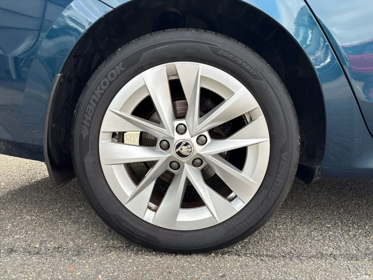 Skoda Octavia Saloon, Diesel, 2021, Blue
