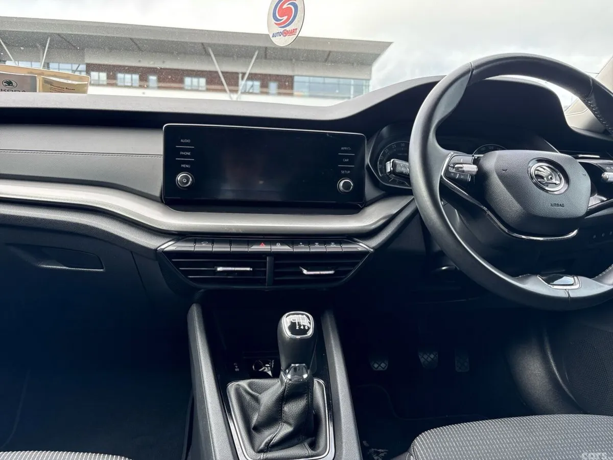 Skoda Octavia Saloon, Diesel, 2021, Blue