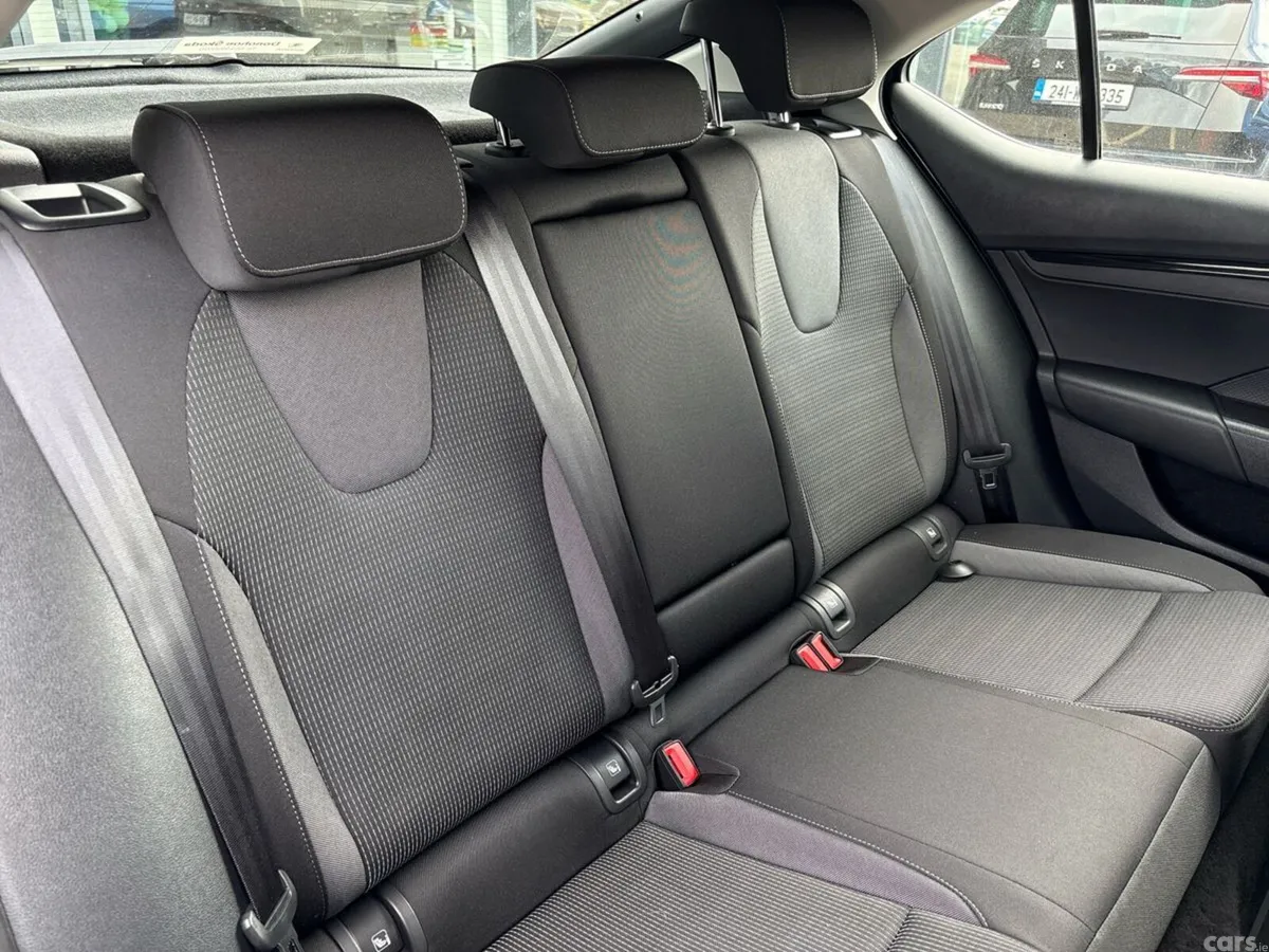 Skoda Octavia Saloon, Diesel, 2021, Blue