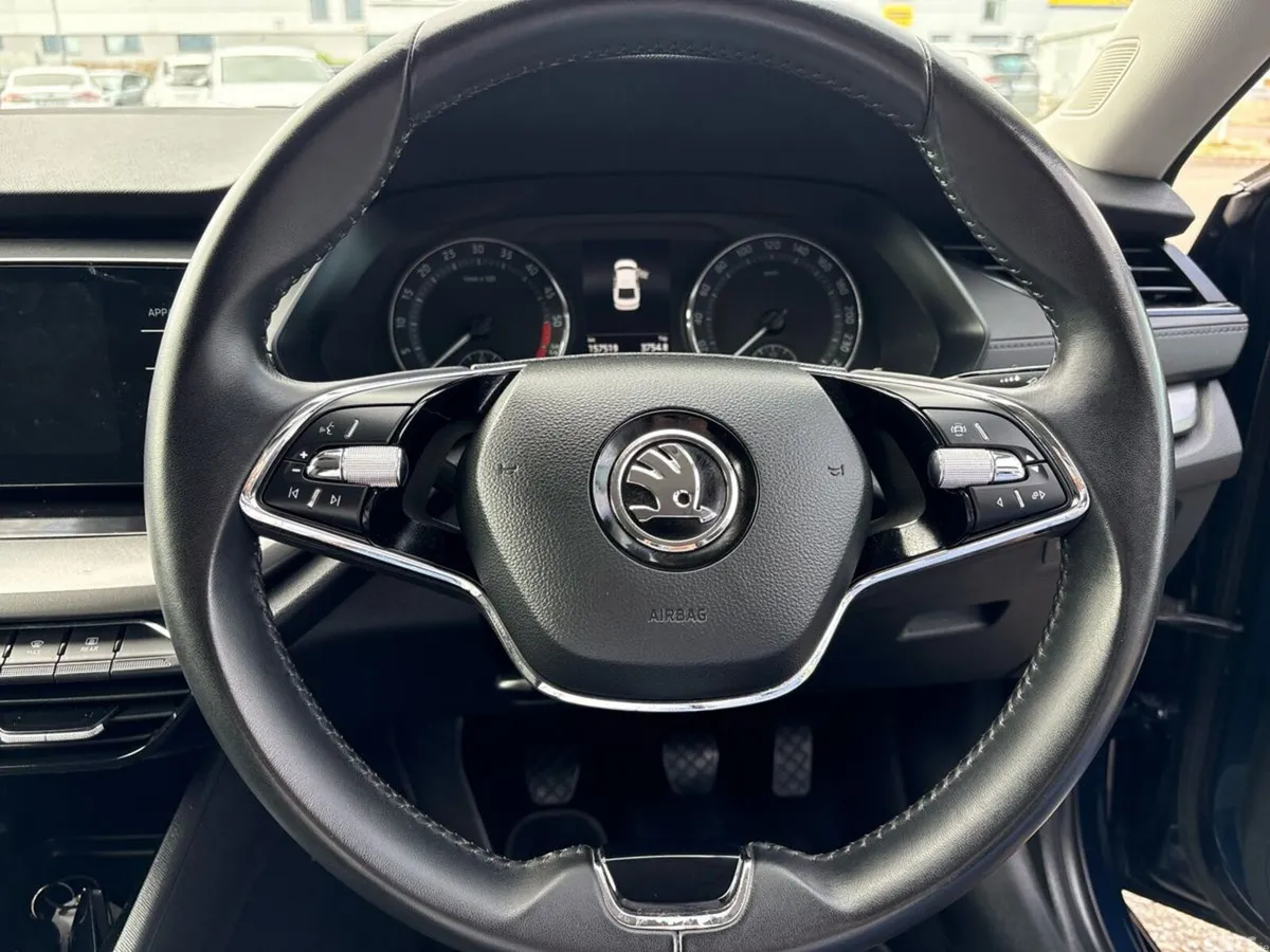 Skoda Octavia Saloon, Diesel, 2021, Blue