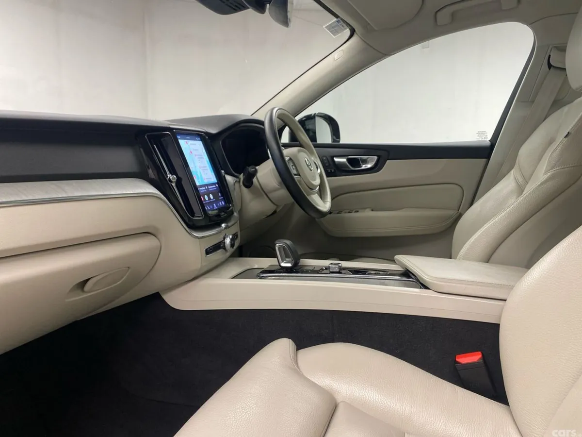 Volvo XC60 SUV, Petrol Plug-in Hybrid, 2024, Grey