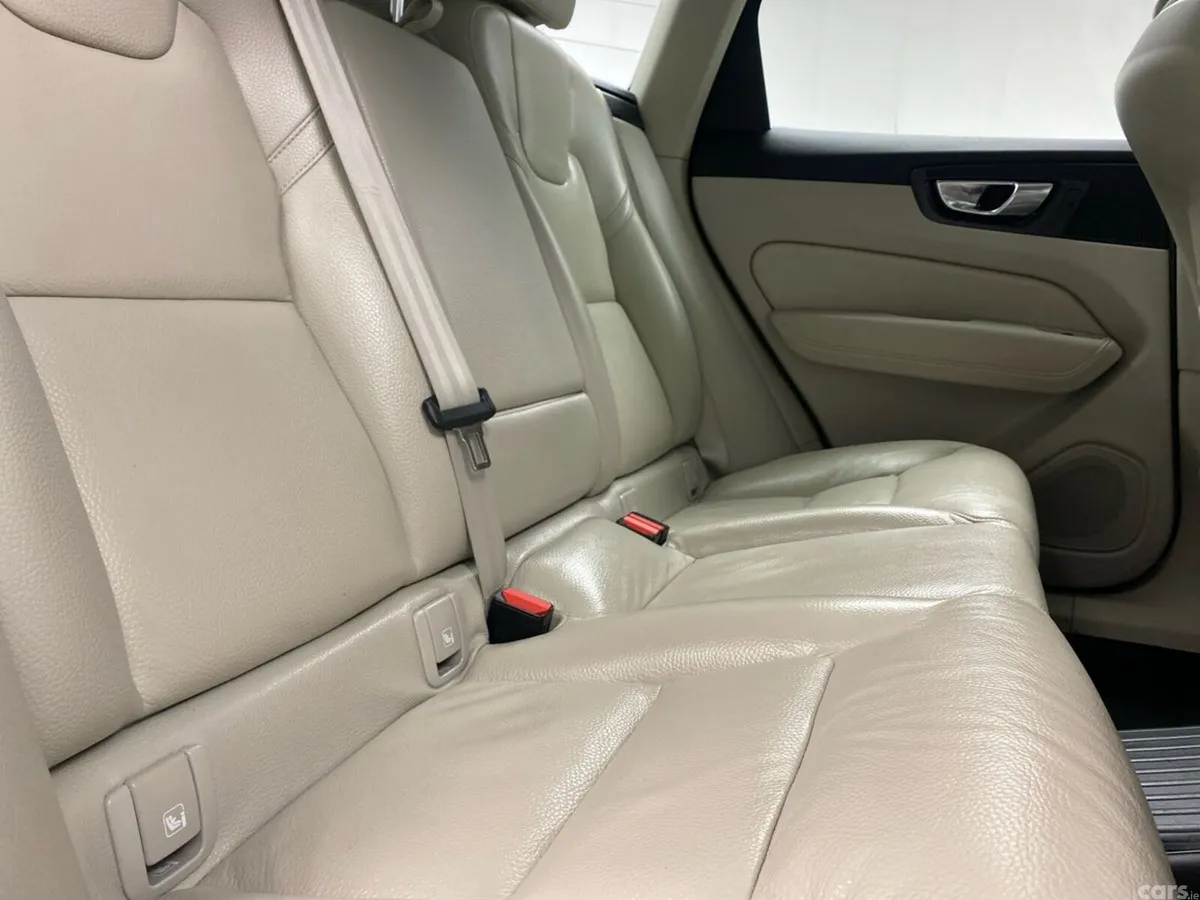 Volvo XC60 SUV, Petrol Plug-in Hybrid, 2024, Grey