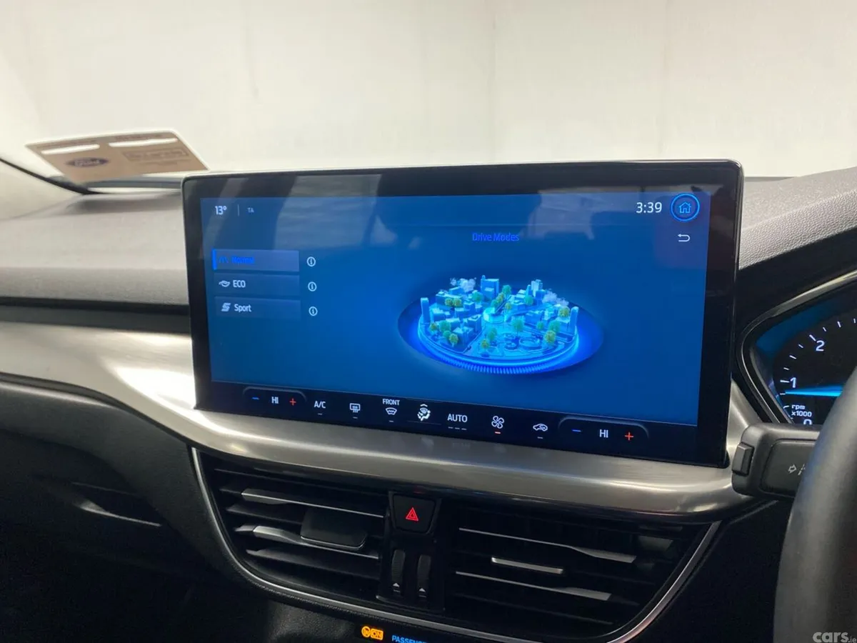 Ford Focus Hatchback, Diesel, 2023, Blue